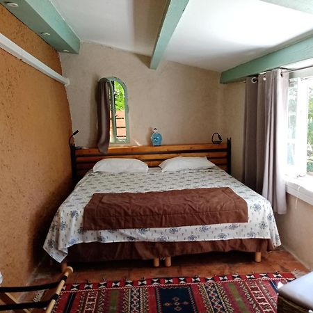 L'Atelier Acomodação com café da manhã Saint-Maximin  Quarto foto